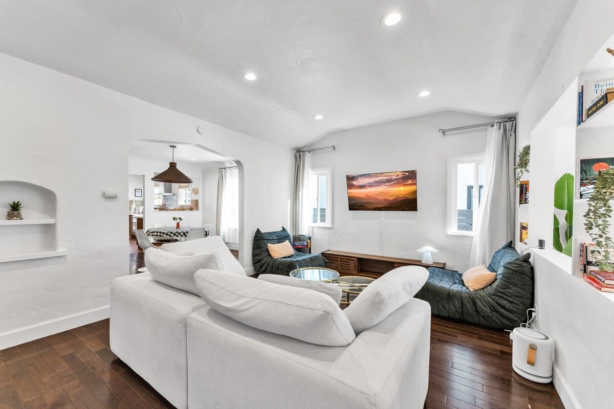 Open living and dining great room with vaulted ceiling and reading nook — Atwater Village